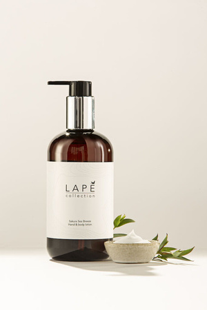 LAPĒ Collection Sakura Sea Breeze balsam do rąk i ciała 300 ml
